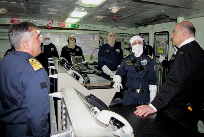 O Δένδιας στη φρεγάτα Ναβαρίνο -Συμμετείχε σε άσκηση στο Αιγαίο [εικόνες] | iefimerida.gr 1