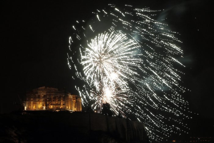 Χρώματα, χαμόγελα, φαντασμαγορικές τελετές: Ετσι υποδέχθηκε ο πλανήτης το 2015 | iefimerida.gr 12