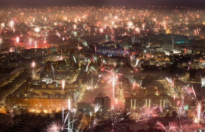 Χρώματα, χαμόγελα, φαντασμαγορικές τελετές: Ετσι υποδέχθηκε ο πλανήτης το 2015 | iefimerida.gr 18