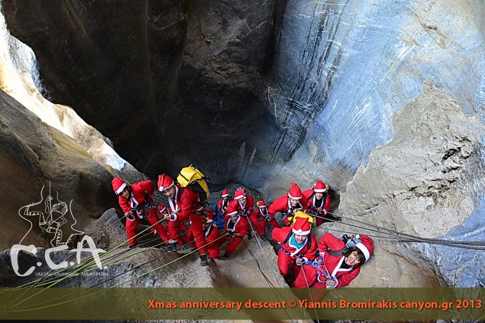 Αγιοι Βασίληδες έκαναν κατάβαση στο φαράγγι του Ελιγκα στην Κρήτη [εικόνες] | iefimerida.gr 4