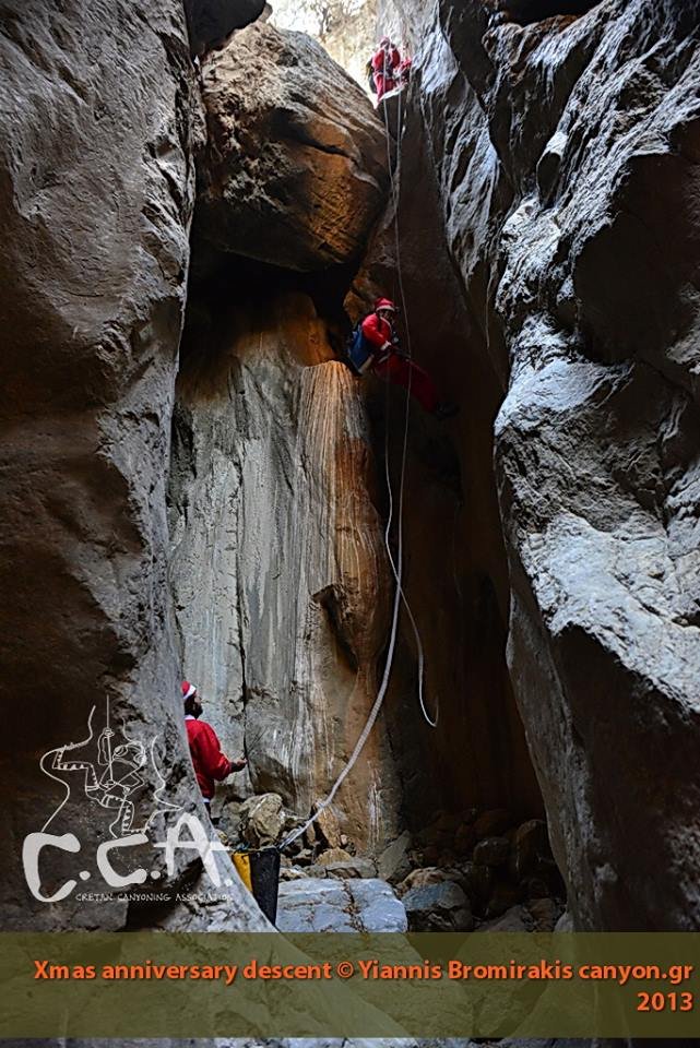 Αγιοι Βασίληδες έκαναν κατάβαση στο φαράγγι του Ελιγκα στην Κρήτη [εικόνες] | iefimerida.gr 5