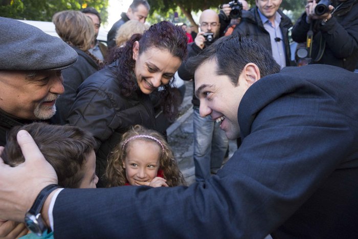 Ηρεμία πριν τη μάχη για τους πολιτικούς αρχηγούς -Βόλτες για φαγητό, καφέ και χαλαρή κουβέντα [εικόνες] | iefimerida.gr 3