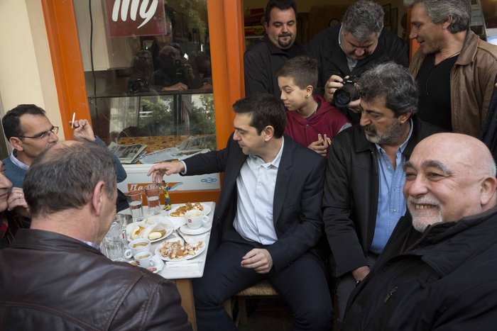 Ηρεμία πριν τη μάχη για τους πολιτικούς αρχηγούς -Βόλτες για φαγητό, καφέ και χαλαρή κουβέντα [εικόνες] | iefimerida.gr 2