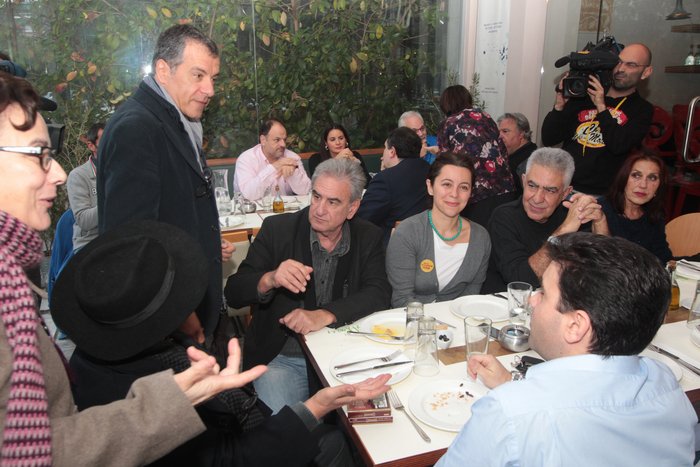 Ηρεμία πριν τη μάχη για τους πολιτικούς αρχηγούς -Βόλτες για φαγητό, καφέ και χαλαρή κουβέντα [εικόνες] | iefimerida.gr 15