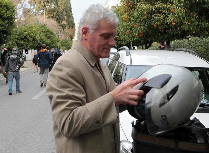 Με μηχανή στο Μαξίμου ο Τσιρώνης για την ορκωμοσία [εικόνες] | iefimerida.gr 1