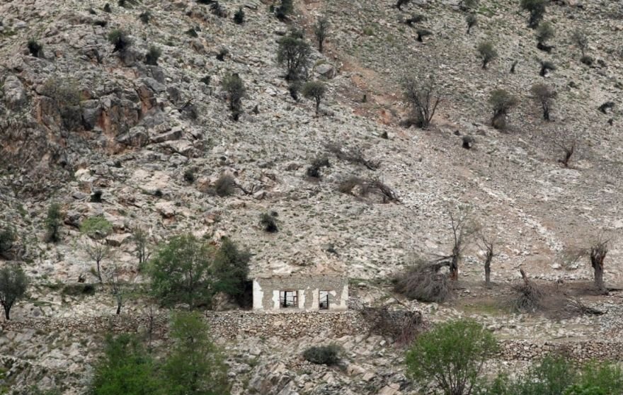 Ο,τι απέμεινε μετά τη ρίψη της «μητέρας όλων των βομβών» [εικόνες & βίντεο] | iefimerida.gr 2