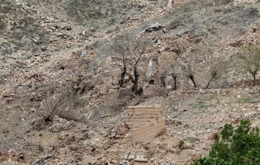 Ο,τι απέμεινε μετά τη ρίψη της «μητέρας όλων των βομβών» [εικόνες & βίντεο] | iefimerida.gr 1