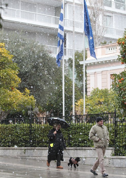 Στα λευκά η χώρα: Χιόνια στην Αττική και το κέντρο της Αθήνας [εικόνες] | iefimerida.gr 9