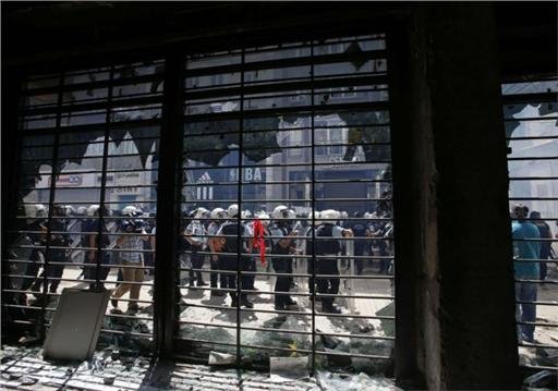 Βήμα πίσω από τον Ερντογάν - Απέσυρε την αστυνομία αλλά δεν υποχωρεί | iefimerida.gr 5