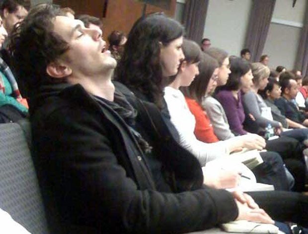 Τους πήρε ο ύπνος κι έγειραν – Οταν οι διάσημοι κοιμούνται μπροστά στις κάμερες [εικόνες] | iefimerida.gr 4