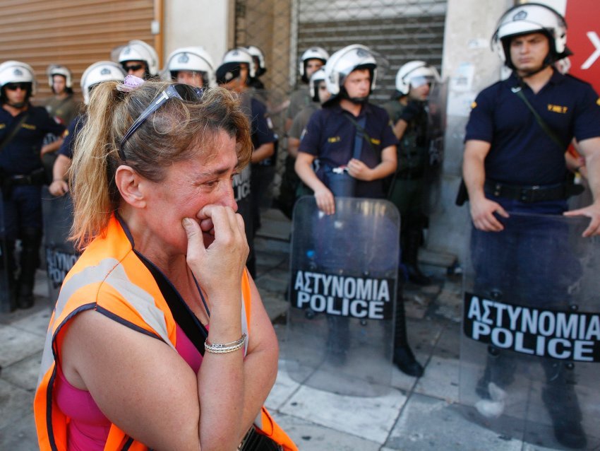 Το Spiegel κατακεραυνώνει το «ελληνικό τοξικό σύστημα» - Το παλιό κράτος που αντιστέκεται, ο Σαμαράς και η Μεσσηνία, ο Σταυρίδης, η ΑΔΕΔΥ, οι απολύσεις [εικόνες] | iefimerida.gr 3