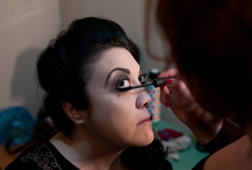 H Λυρική ξέρει τι να παίξει στα παιδιά: Ο Κουρέας της Σεβίλης σε δημοτικό σχολείο στον Αγιο Παντελεήμονα [εικόνες] | iefimerida.gr 1