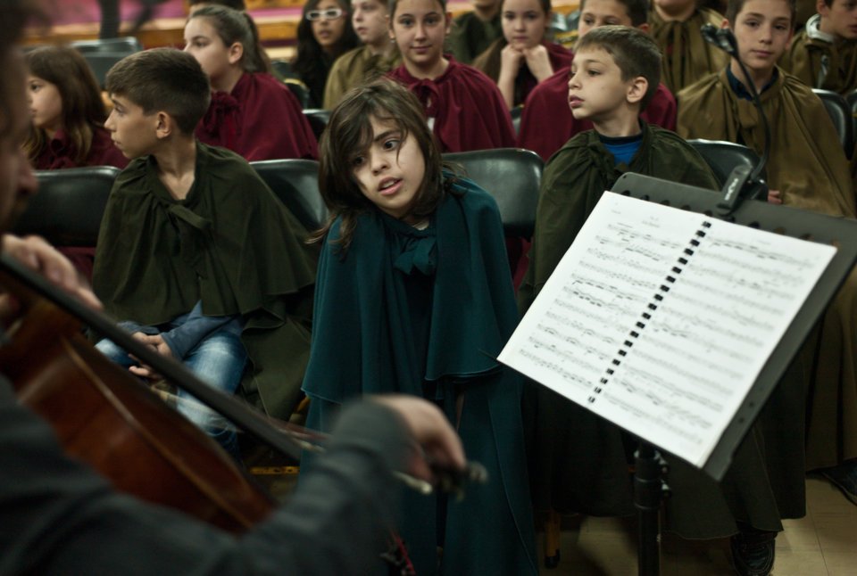 H Λυρική ξέρει τι να παίξει στα παιδιά: Ο Κουρέας της Σεβίλης σε δημοτικό σχολείο στον Αγιο Παντελεήμονα [εικόνες] | iefimerida.gr 4