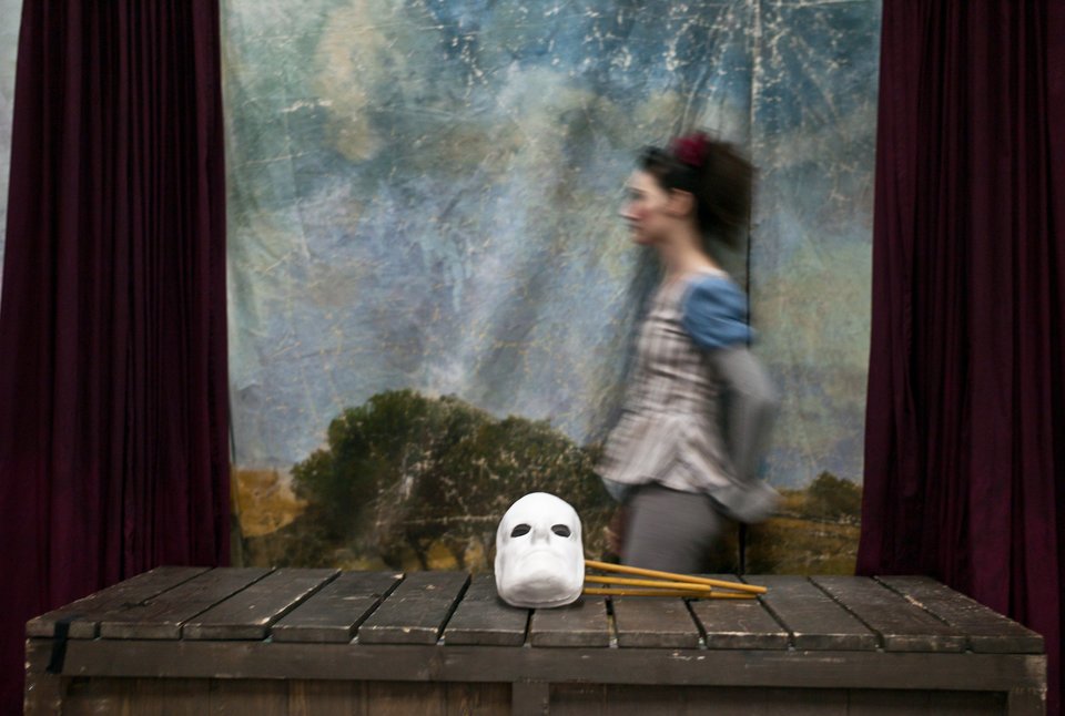 H Λυρική ξέρει τι να παίξει στα παιδιά: Ο Κουρέας της Σεβίλης σε δημοτικό σχολείο στον Αγιο Παντελεήμονα [εικόνες] | iefimerida.gr 6