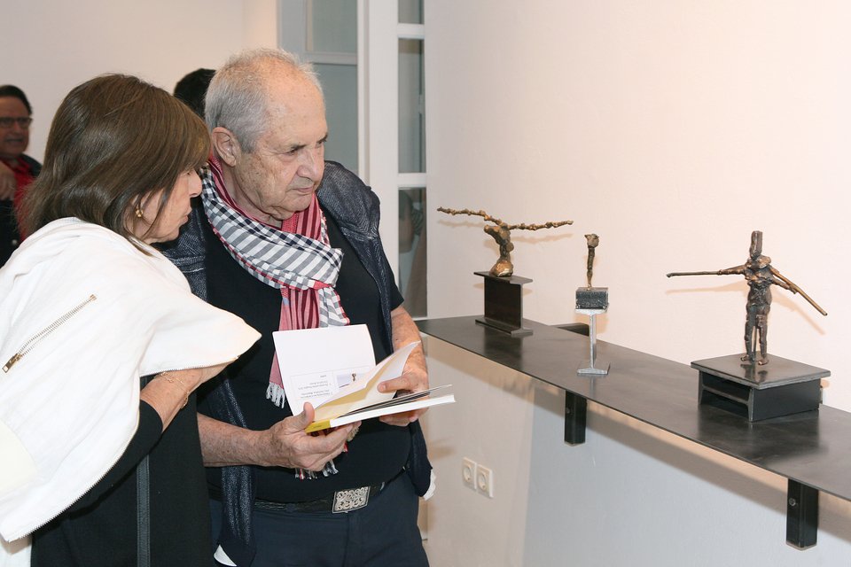 Συγκίνηση στα εγκαίνια της έκθεσης του Γιώργου Λάππα στη γκαλερί Citronne στον Πόρο [εικόνες]  | iefimerida.gr 5