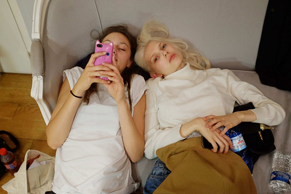 Tι πραγματικά βρίσκεται πίσω από τη λάμψη των μοντέλων στα Fashion Weeks -Ακολουθώντας τη Λουίζ [εικόνες] | iefimerida.gr 12