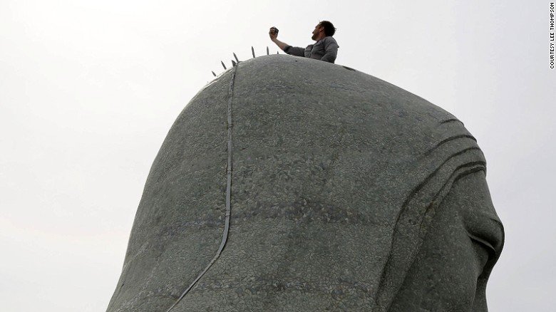 Οδηγός για τέλειες selfies από τον άνθρωπο που ανέβηκε στο Χριστό του Ρίο [εικόνες] | iefimerida.gr 0