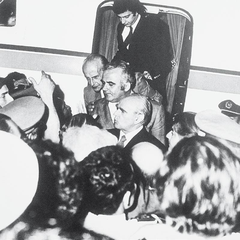 Πανικός στα social media με αυτή τη φωτογραφία του Μιχάλη Λιάπη που θεωρείται από τις σημαντικότερες στη σύγχρονη πολιτική ιστορία [εικόνα] | iefimerida.gr 0