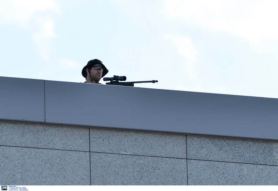 Ελεύθεροι σκοπευτές και ειδικά εκπαιδευμένα σκυλιά στο αεροδρόμιο για την άφιξη Πούτιν [εικόνες] | iefimerida.gr 1