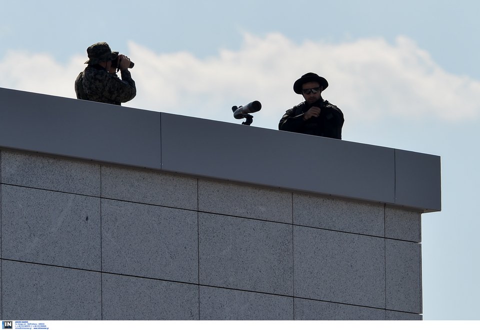 Ελεύθεροι σκοπευτές και ειδικά εκπαιδευμένα σκυλιά στο αεροδρόμιο για την άφιξη Πούτιν [εικόνες] | iefimerida.gr 2