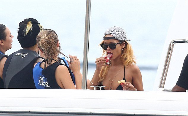 570.000 ευρώ για ένα τριήμερο «ξεσάλωμα» στο Μονακό ξόδεψε η Ριάνα [εικόνες]  | iefimerida.gr 0