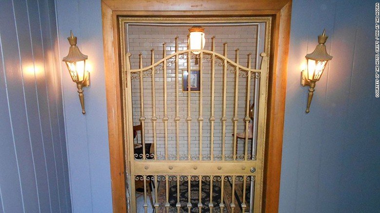 Ξενοδοχείο χρεώνει 760 δολάρια τη βραδιά για να κοιμηθείτε σε τάφο [εικόνες] | iefimerida.gr 1