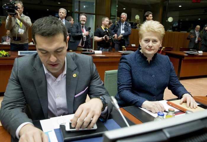 Πώς εξαφανίστηκε η μοβ ποσέτ του Τσίπρα κατά τις μαραθώνιες συζητήσεις χθες στις Βρυξέλλες [εικόνες] | iefimerida.gr 1