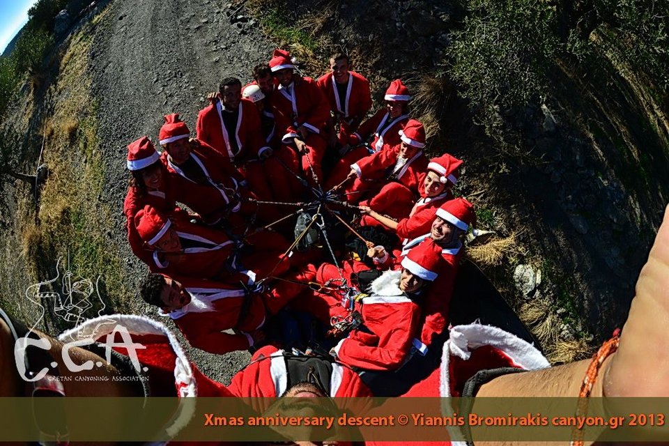 Αγιοι Βασίληδες έκαναν κατάβαση στο φαράγγι του Ελιγκα στην Κρήτη [εικόνες] | iefimerida.gr 9