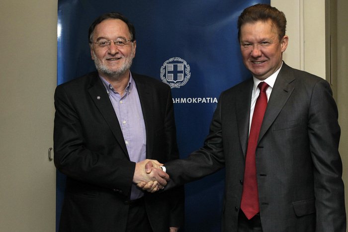 Με αγκαλιές και φιλιά υποδέχθηκε ο Λαφαζάνης το «αφεντικό» της Gazprom [εικόνες] | iefimerida.gr 3