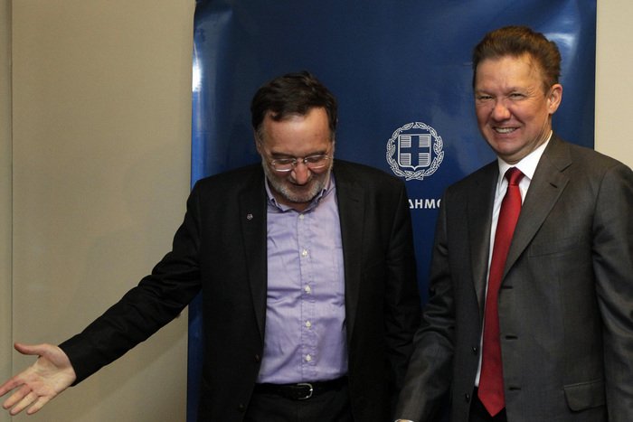 Με αγκαλιές και φιλιά υποδέχθηκε ο Λαφαζάνης το «αφεντικό» της Gazprom [εικόνες] | iefimerida.gr 6