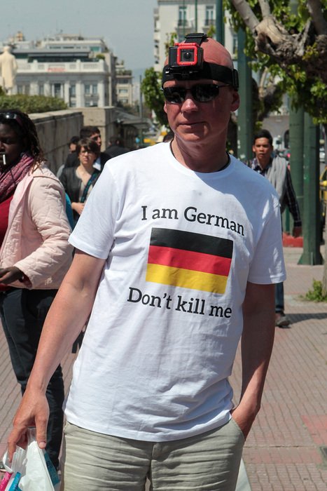 Τουρίστας έξω από τη Βουλή: «Είμαι Γερμανός, μη με σκοτώσετε» [εικόνες] | iefimerida.gr 0