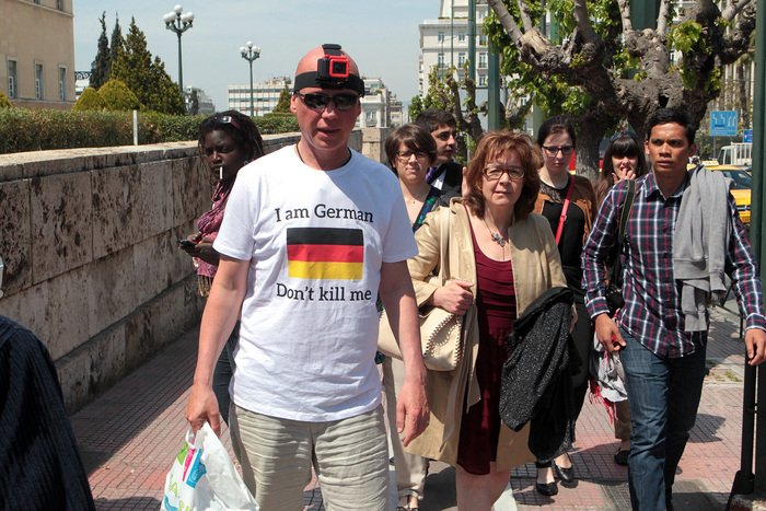 Τουρίστας έξω από τη Βουλή: «Είμαι Γερμανός, μη με σκοτώσετε» [εικόνες] | iefimerida.gr 3