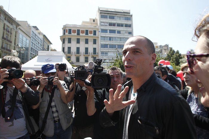 Γιάνη, σ'αγαπάμε -Απίστευτες σκηνές για τον Βαρουφάκη [βίντεο] | iefimerida.gr 2