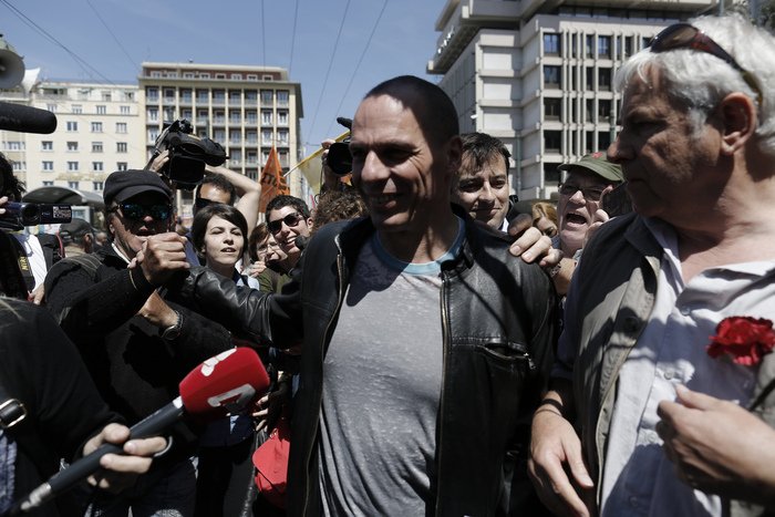 Γιάνη, σ'αγαπάμε -Απίστευτες σκηνές για τον Βαρουφάκη [βίντεο] | iefimerida.gr 3