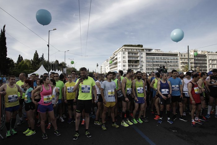 Χιλιάδες δρομείς στον ημιμαραθώνιο Αθήνας: Χαμόγελα, χρώματα, διασκέδαση [εικόνες] | iefimerida.gr 8