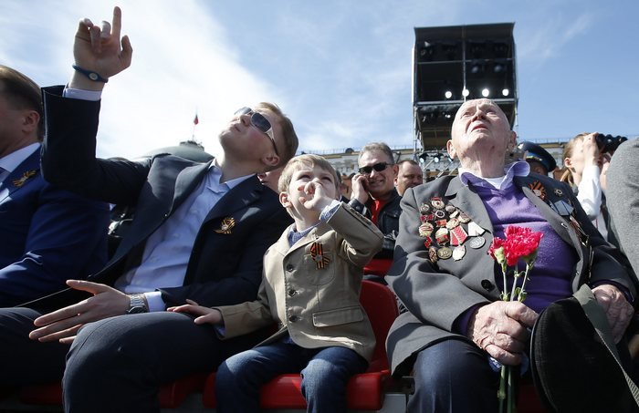 Η Ρωσία γιόρτασε τη νίκη επί της ναζιστικής Γερμανίας το 1945 με μεγαλειώδη παρέλαση [εικόνες] | iefimerida.gr 6