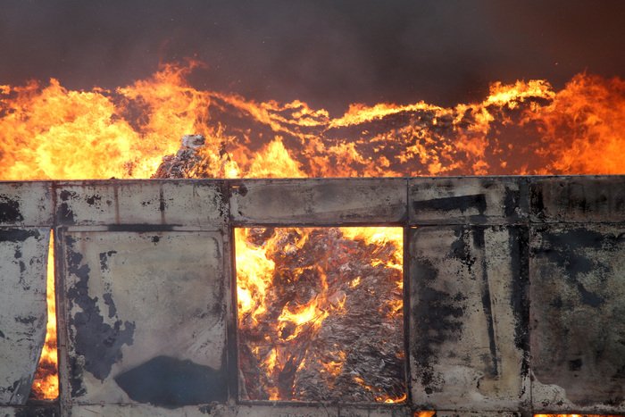 Καρέ-καρέ η κόλαση φωτιάς σε εργοστάσιο -Τοξικό νέφος κάλυψε τον Ασπρόπυργο [εικόνες] | iefimerida.gr 5