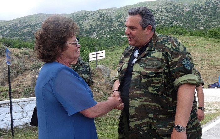 Ο Καμμένος με παραλλαγή φαντάρου και τα γυαλιά στο λαιμό ανακοινώνει μεταθέσεις στα σύνορα [εικόνες] | iefimerida.gr 3