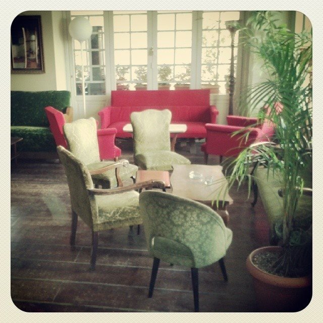 Στον ξεχωριστό Μπλε Παπαγάλο: Το στέκι της πόλης με ρετρό διάθεση και μουσικές [εικόνες] | iefimerida.gr 2