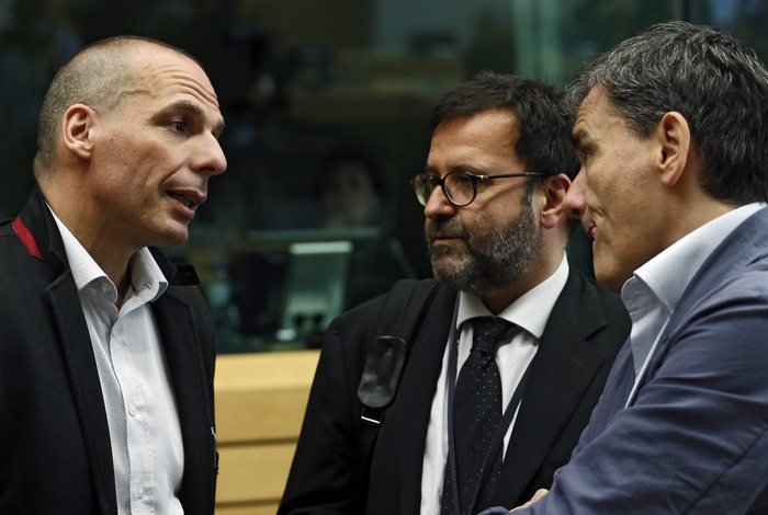 Eurogroup γεμάτο πικρά χαμόγελα και βλέμματα με νόημα [εικόνες] | iefimerida.gr 1