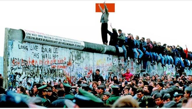 Η Γερμανία θυμάται το «Τείχος της Ντροπής»: Εορτασμοί για τα 25 χρόνια από την πτώση του [εικόνες&βίντεο] | iefimerida.gr 0