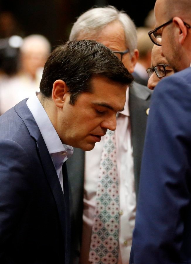 «Λίγη αγάπη στον Αλέξη»: Αγκαλιές στη Σύνοδο [βίντεο] | iefimerida.gr 7