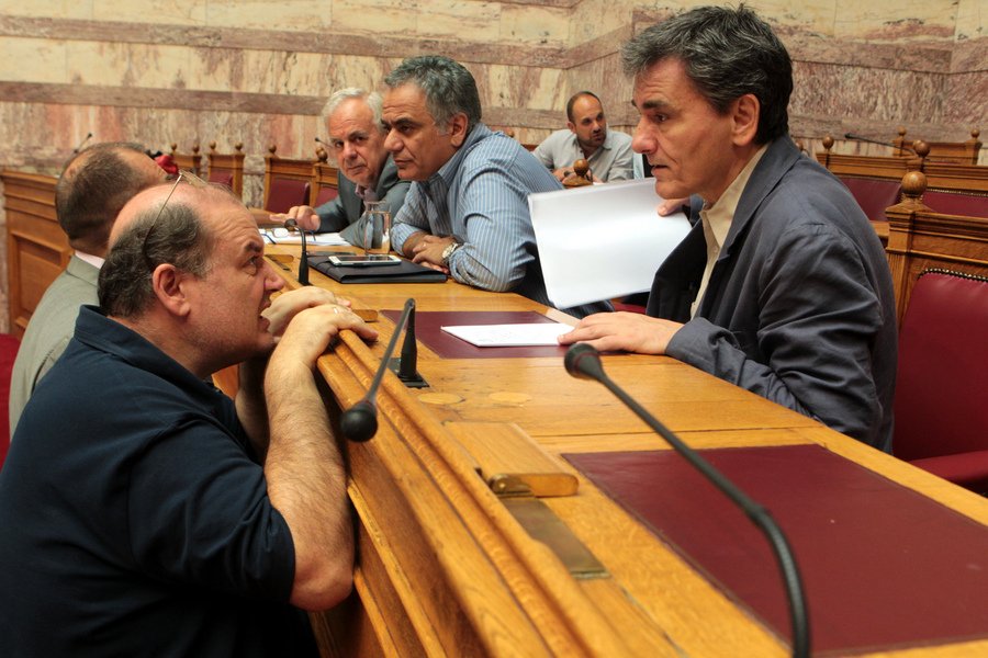 Νταούλια πολέμου στη Βουλή: Πηγαδάκια, αγωνία Τσακαλώτου, ο cool Βαρουφάκης [εικόνες] | iefimerida.gr 22