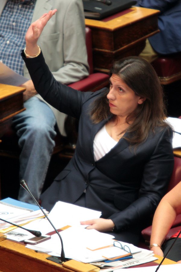 Νταούλια πολέμου στη Βουλή: Πηγαδάκια, αγωνία Τσακαλώτου, ο cool Βαρουφάκης [εικόνες] | iefimerida.gr 21