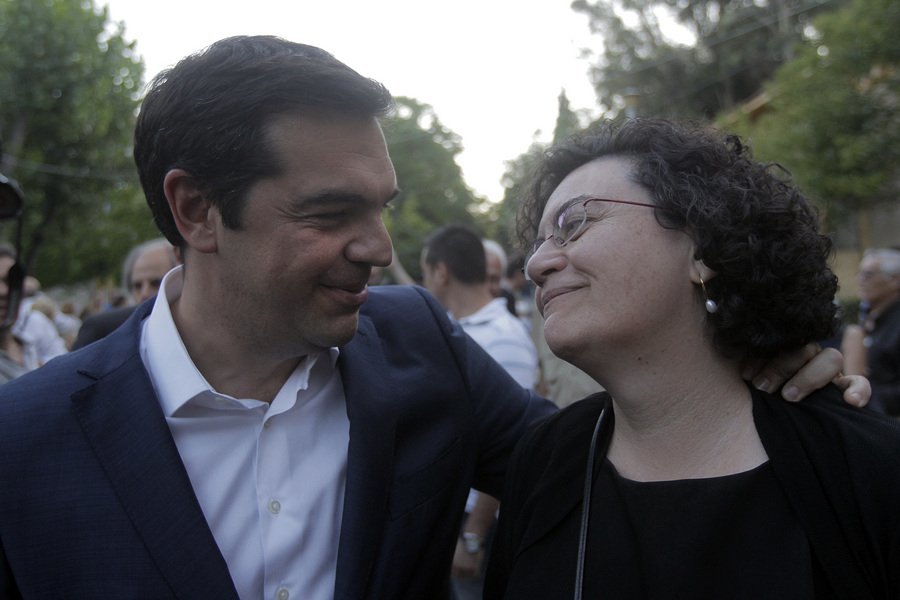 Το μυστικό του Τσίπρα στην Βαλαβάνη και το βλέμμα... ευχαρίστησης [εικόνες] | iefimerida.gr 1