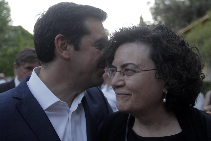 Το μυστικό του Τσίπρα στην Βαλαβάνη και το βλέμμα... ευχαρίστησης [εικόνες] | iefimerida.gr 0