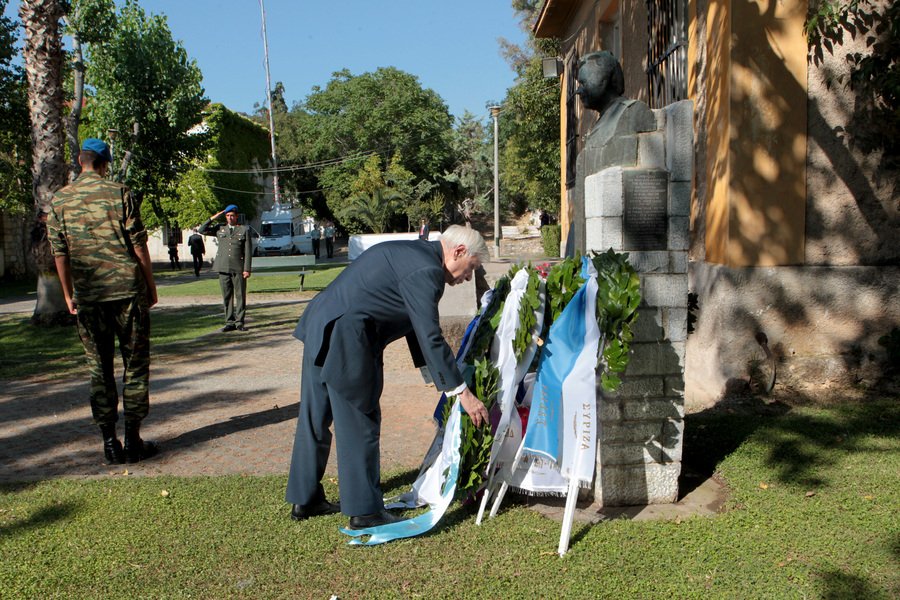 Στεφάνι για τους βασανισθέντες της χούντας κατέθεσε ο Παυλόπουλος [εικόνες] | iefimerida.gr 0