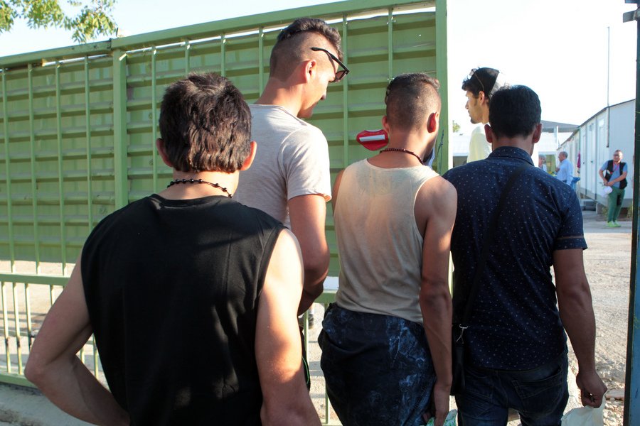 Η κυβέρνηση επιδεικνύει τις εγκαταστάσεις προσφύγων στον Ελαιώνα [εικόνες] | iefimerida.gr 1