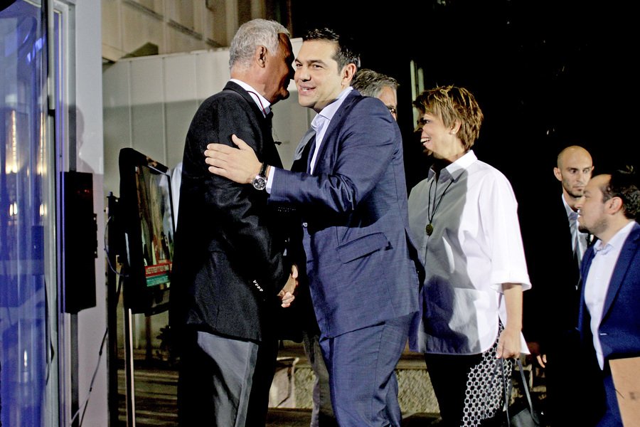 Οι κομψές του ντιμπέιτ -Σία Κοσιώνη στα λευκά, λαμπερή η Ολγα, στα πράσινα η Μάρα [εικόνες] | iefimerida.gr 20