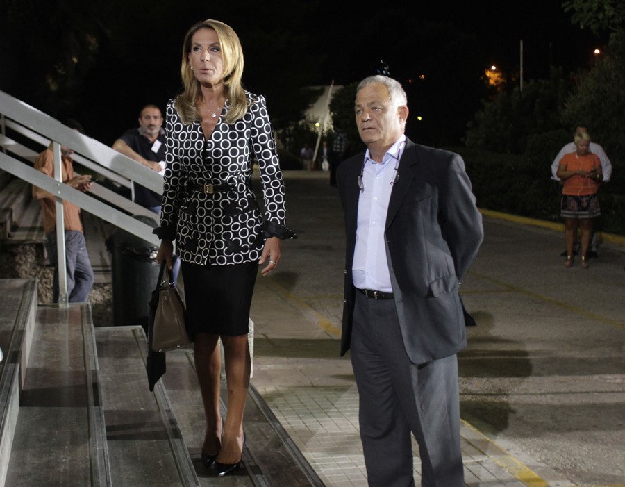 Οι κομψές του ντιμπέιτ -Σία Κοσιώνη στα λευκά, λαμπερή η Ολγα, στα πράσινα η Μάρα [εικόνες] | iefimerida.gr 4